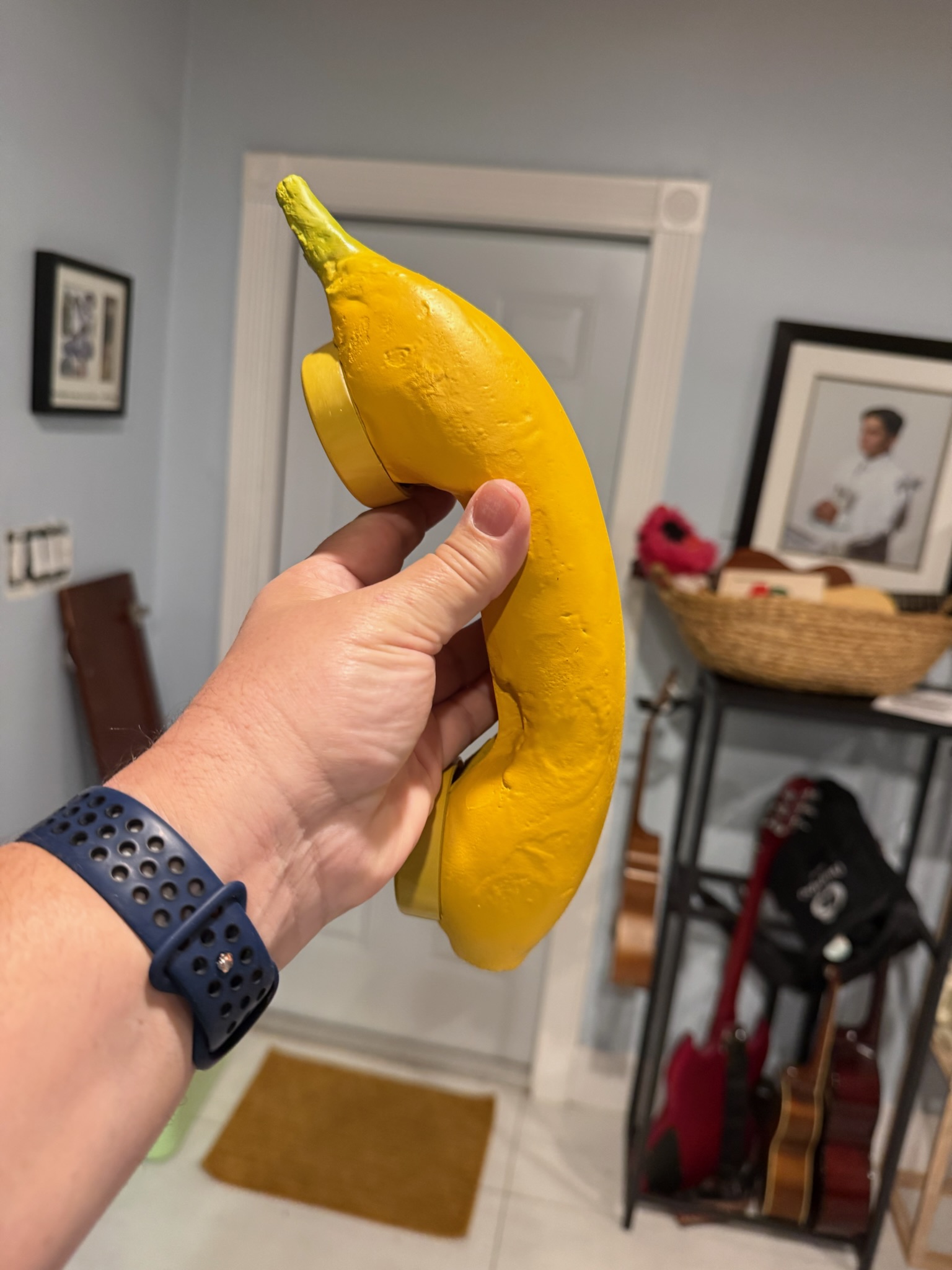 Banana handset profile showing the stem detail